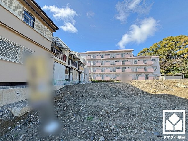 尼崎市東園田町1丁目　3期　4号棟の外観|南側すぐの距離に県道606号線が通っています。阪神高速豊中南インターチェンジも近く、車での移動にも便利な立地です。