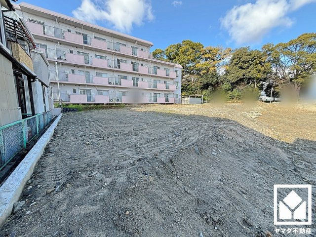 尼崎市東園田町1丁目　3期　4号棟の外観|キッチンには床下収納もございます。災害時の非常食や食料品のストックなども保存できます。