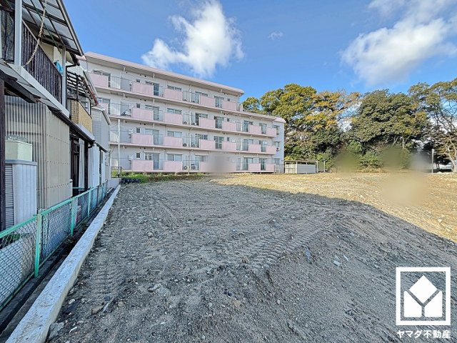 尼崎市東園田町1丁目　3期　4号棟の外観|浴室には小窓が付いているので明るく、こもりがちな湿気もすぐ取り除くことができます。