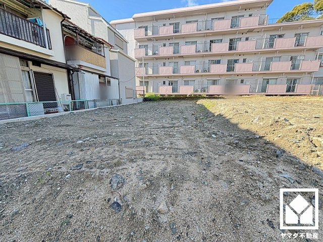 尼崎市東園田町1丁目　3期　4号棟の外観|収納力豊富なウォークインクローゼット付き。お洋服はもちろん、スーツケースなどの大物もしっかり収納できます。