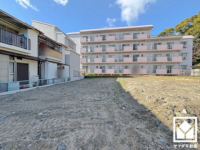 尼崎市東園田町1丁目　3期　4号棟の外観|階段下にも収納があり、住空間を広々お使いいただけます。