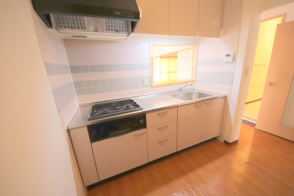 奈良市三碓５丁目の賃貸マンションのキッチン