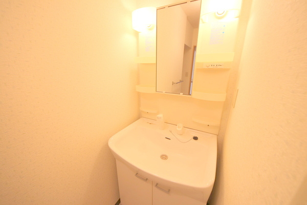 奈良市三碓５丁目の賃貸マンションの洗面所