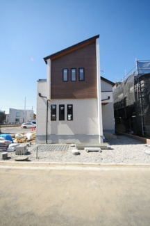 【外観】 | 【仲介手数料無料！！】日野市宮　新築戸建て（全15棟）8号棟　5580万円 | 令和８年3月１５日撮影　建築中