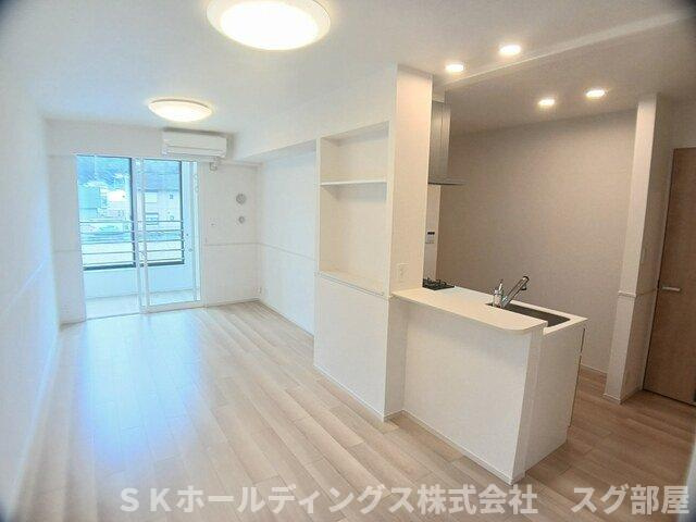 シャルム朝来の居間・リビング