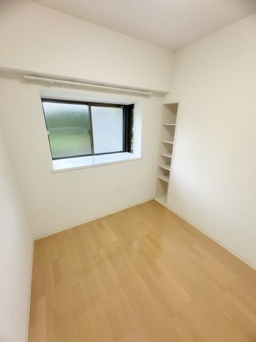 グランドパレス学園前 C棟の洋室