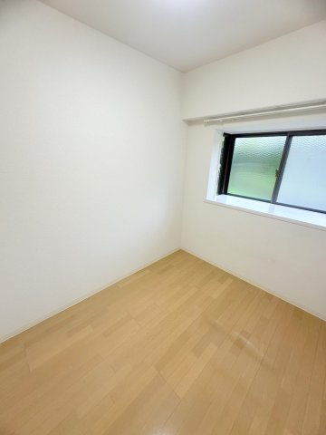 グランドパレス学園前 C棟の洋室