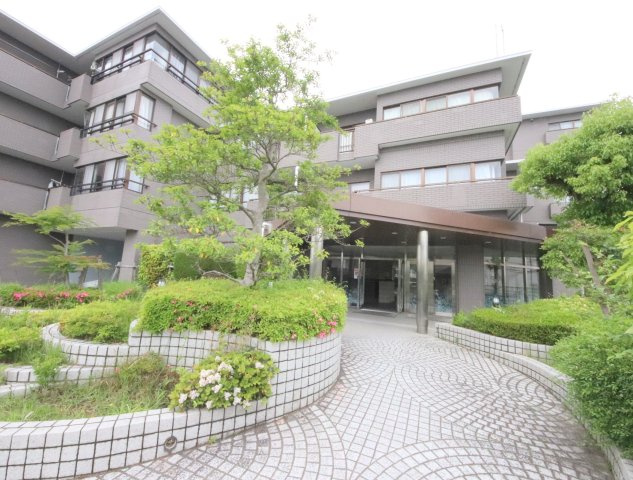 グランドパレス学園前 C棟の外観