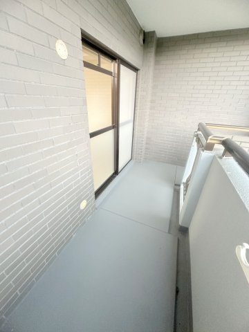 グランドパレス学園前 C棟のバルコニー