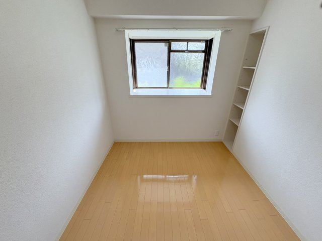 グランドパレス学園前 C棟の洋室