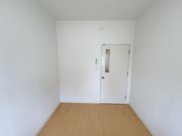 グランドパレス学園前 C棟の洋室