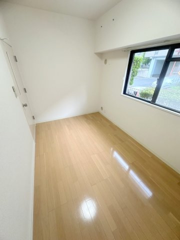 グランドパレス学園前 C棟の洋室