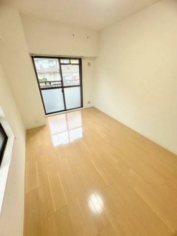 グランドパレス学園前 C棟の洋室