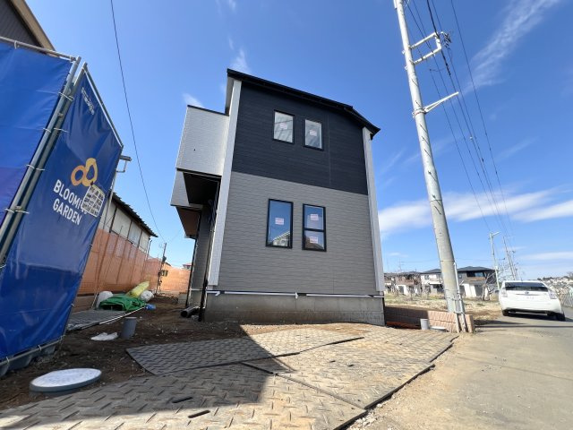 武蔵村山市神明3丁目　全1棟　新築戸建ての駐車場