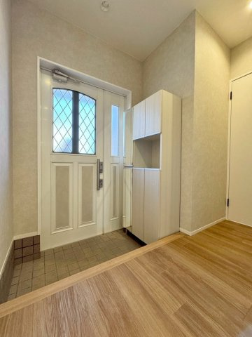 守山市小島町　中古戸建ての玄関|ナチュラルな印象の玄関。