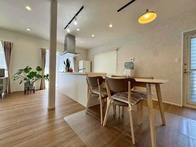 守山市小島町　中古戸建てのダイニング|ペンダントライトが素敵なダイニングスペース。