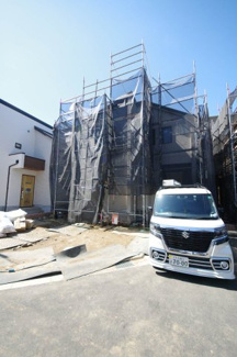 【外観】 | 【仲介手数料無料！！】日野市宮　新築戸建て（全15棟）9号棟　5530万円 | 令和８年3月１５日撮影　建築中