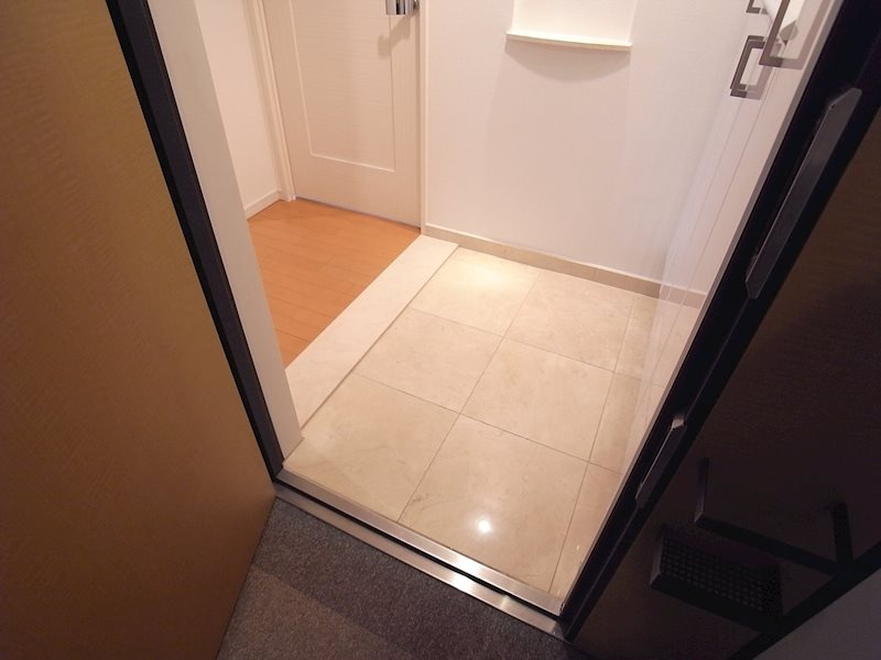 ライオンズマンション神戸栄町通の玄関