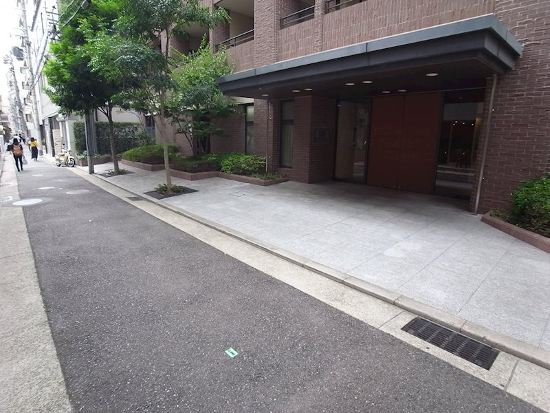 ライオンズマンション神戸栄町通の駐車場