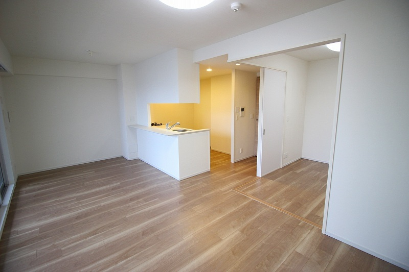 茅ヶ崎市赤松町の賃貸マンションの居間・リビング