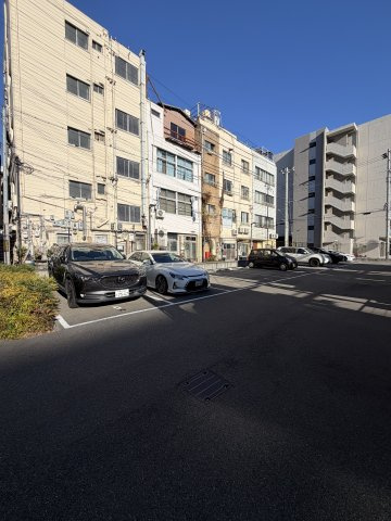 プレサンスTHE神戸の駐車場