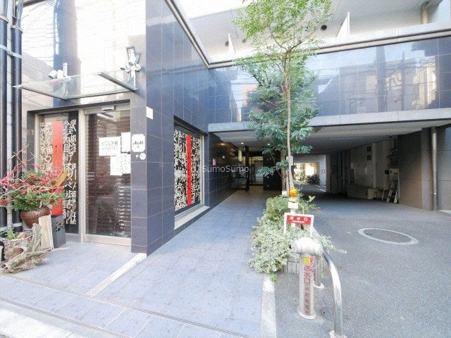 グランド上町のエントランス