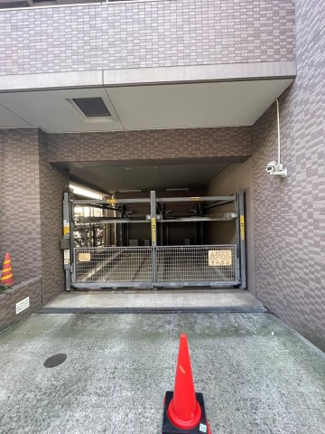 S-RESIDENCE難波EASTの駐車場