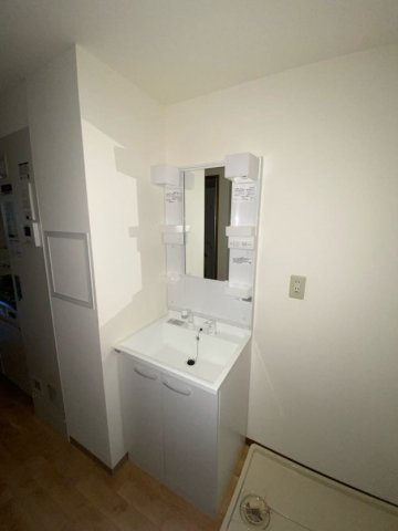 セリテ板宿の洗面所|明るい洗面所です