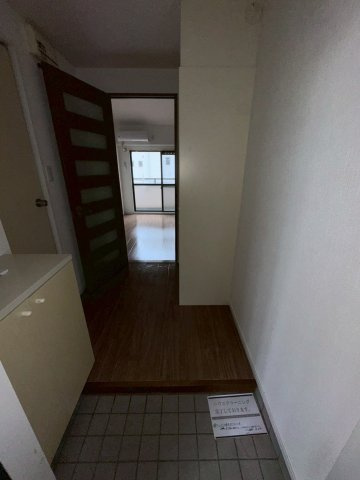 ブラウンコートの玄関