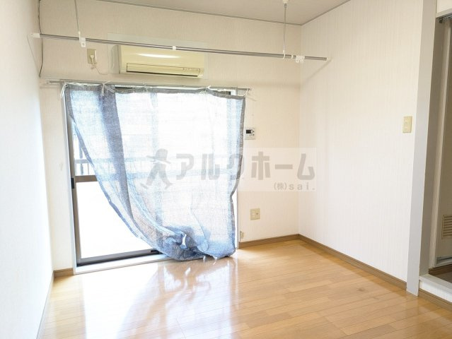 畑本ハイツの居間・リビング|畑本ハイツ（柏原市旭ケ丘・河内国分駅）　居室スペース