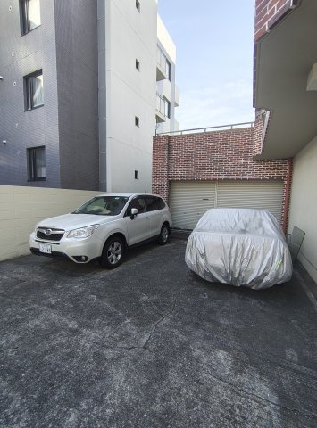 エムエイチハイツの駐車場