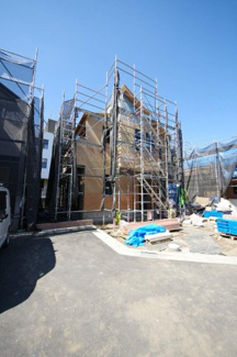 【外観】 | 【仲介手数料無料！！】日野市宮　新築戸建て（全15棟）10号棟　5530万円 | 令和８年3月１５日撮影　建築中