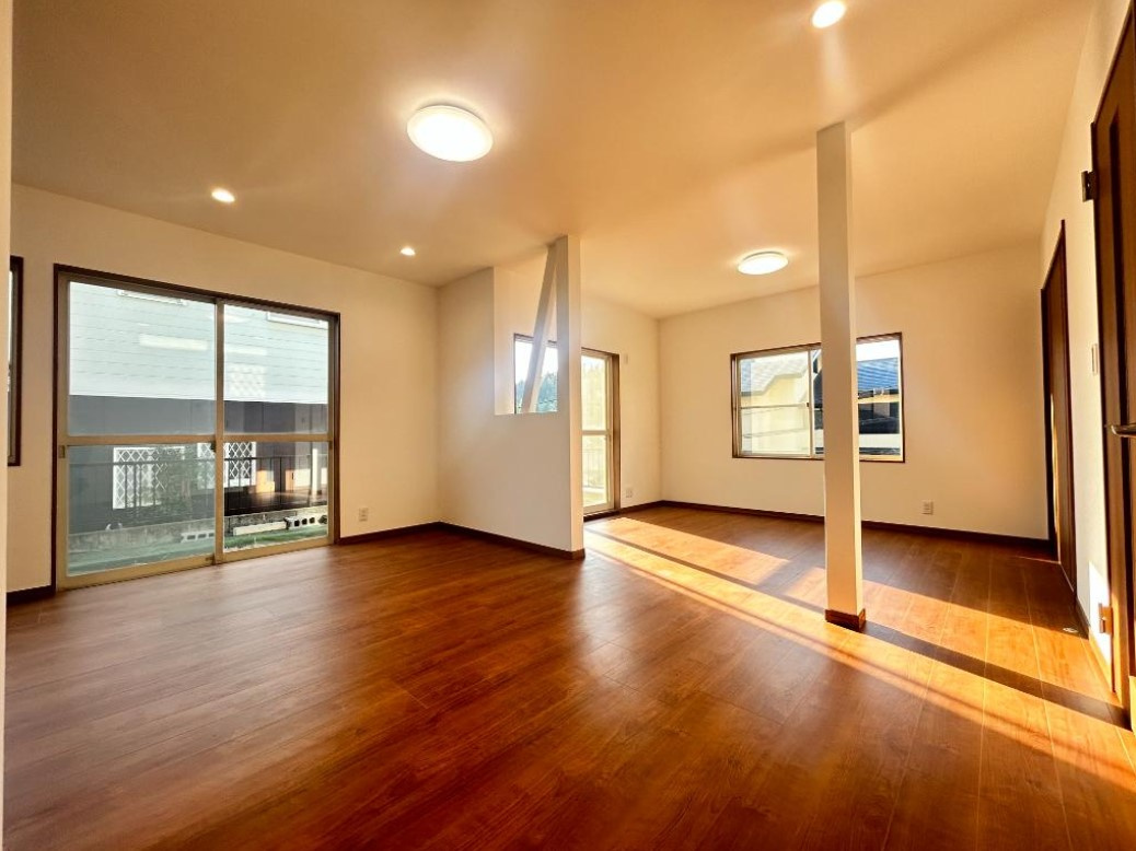 中郡二宮町山西　中古戸建　51.09坪の居間・リビング