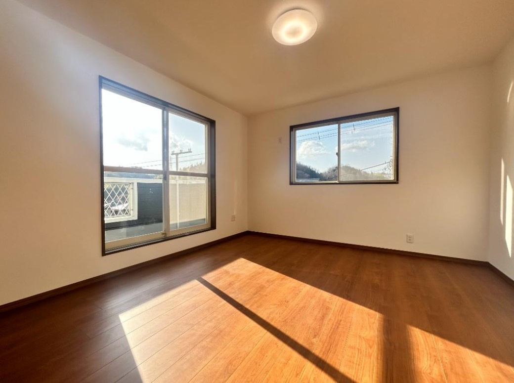 中郡二宮町山西　中古戸建　51.09坪の洋室