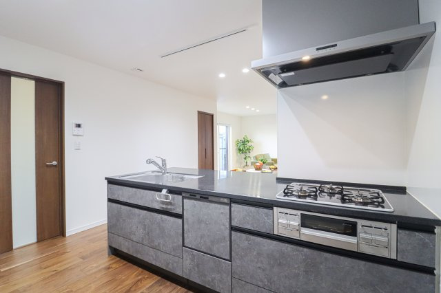 【ReDream】久御山町栄３丁目のキッチン|食器洗乾燥機は毎日頑張る主婦の味方！洗い物の時間が短くなり、寛ぐ時間が増えます！手荒れ防止にも！
