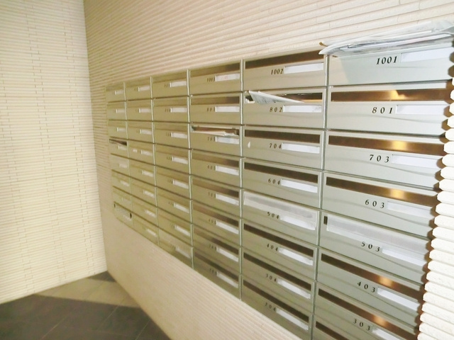 パークアクシス西ヶ原のその他共用部分|ポスト完備、宅配BOXもあります。