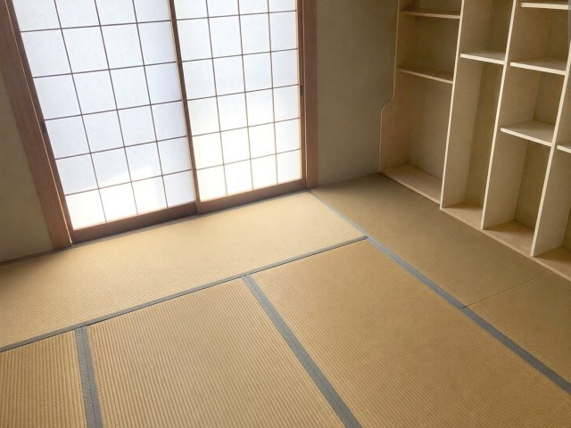 篠栗町和田３丁目 中古戸建の和室|1階和室です！
（※AI加工により家具・小物を消去しています）