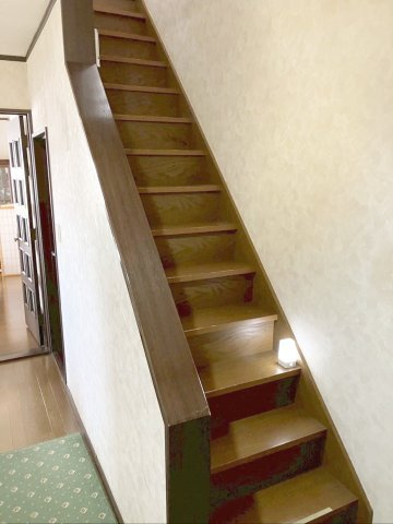 篠栗町和田３丁目 中古戸建の内装|階段