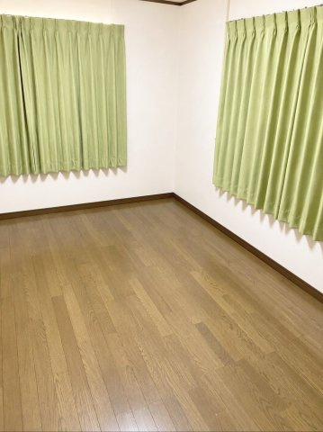 篠栗町和田３丁目 中古戸建の洋室|2階洋室です！
（※AI加工により家具・小物を消去しています）