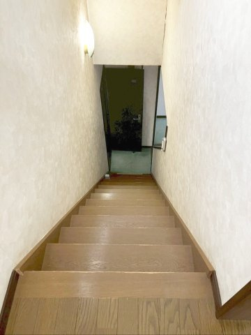 篠栗町和田３丁目 中古戸建の内装|階段