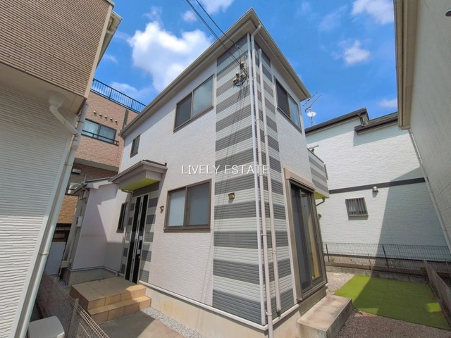 草加市谷塚仲町 中古戸建の外観