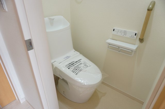 草加市谷塚仲町 中古戸建のトイレ|1階