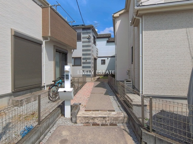 草加市谷塚仲町 中古戸建の外観