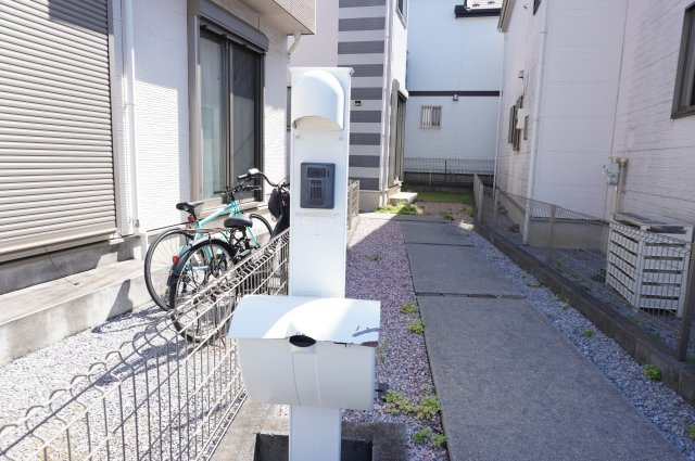 草加市谷塚仲町 中古戸建のその他|インターホン機能付き門柱