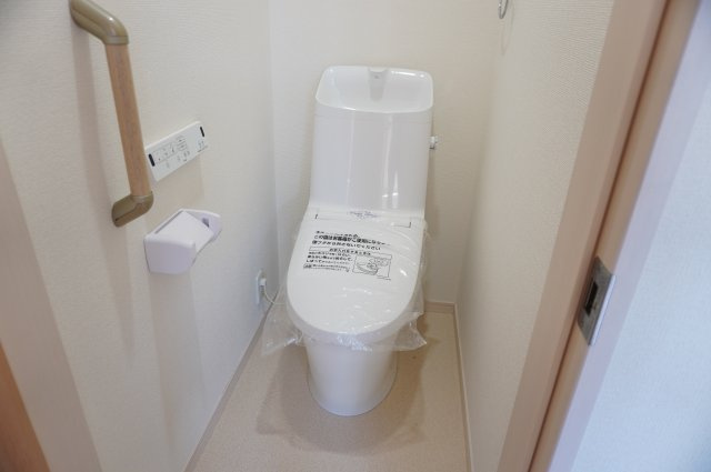 草加市谷塚仲町 中古戸建のトイレ|2階