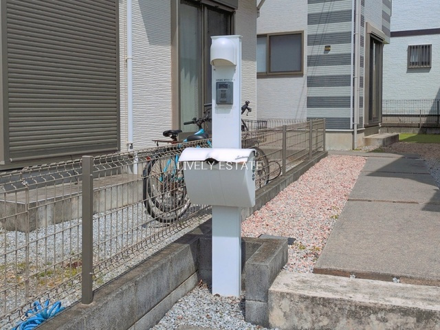 草加市谷塚仲町 中古戸建のその他|インターホン機能付き門柱
