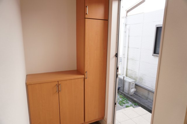 草加市谷塚仲町 中古戸建の玄関