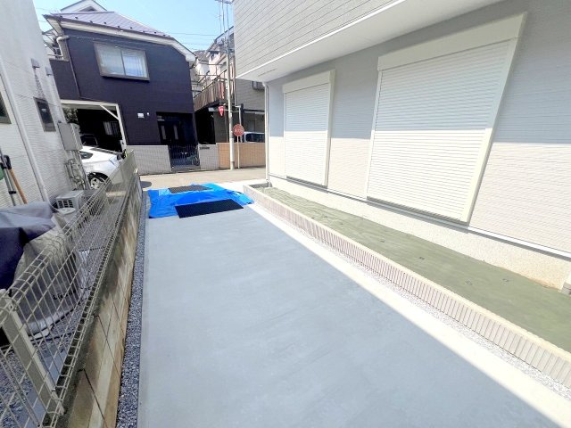 武蔵村山市大南5丁目　全1棟　新築戸建て　の前面道路含む現地写真