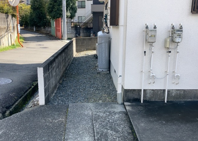 【外観】 | 第五シルクロードハイツ | 土地の前の道路に消火栓が設置されていることがあります。この場合、道路交通法第45条第1項により、駐車禁止の場所が指定されています。そのため、車庫などの駐車スペースをつくることができない場合があります。