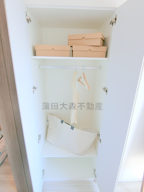 スタイリオ蒲田WESTの収納|洋室4.3帖の収納　クローゼット